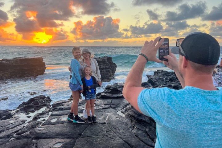 Take the best family photos at sandy beach oahu